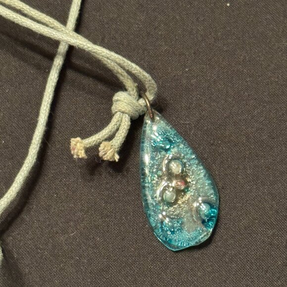 Jewelry - Vintage Fashion Necklace Glass Pendant with cord